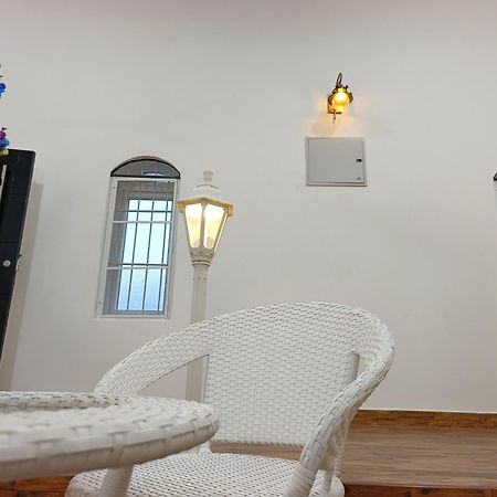 Caveman Guest House Пондичерри Экстерьер фото