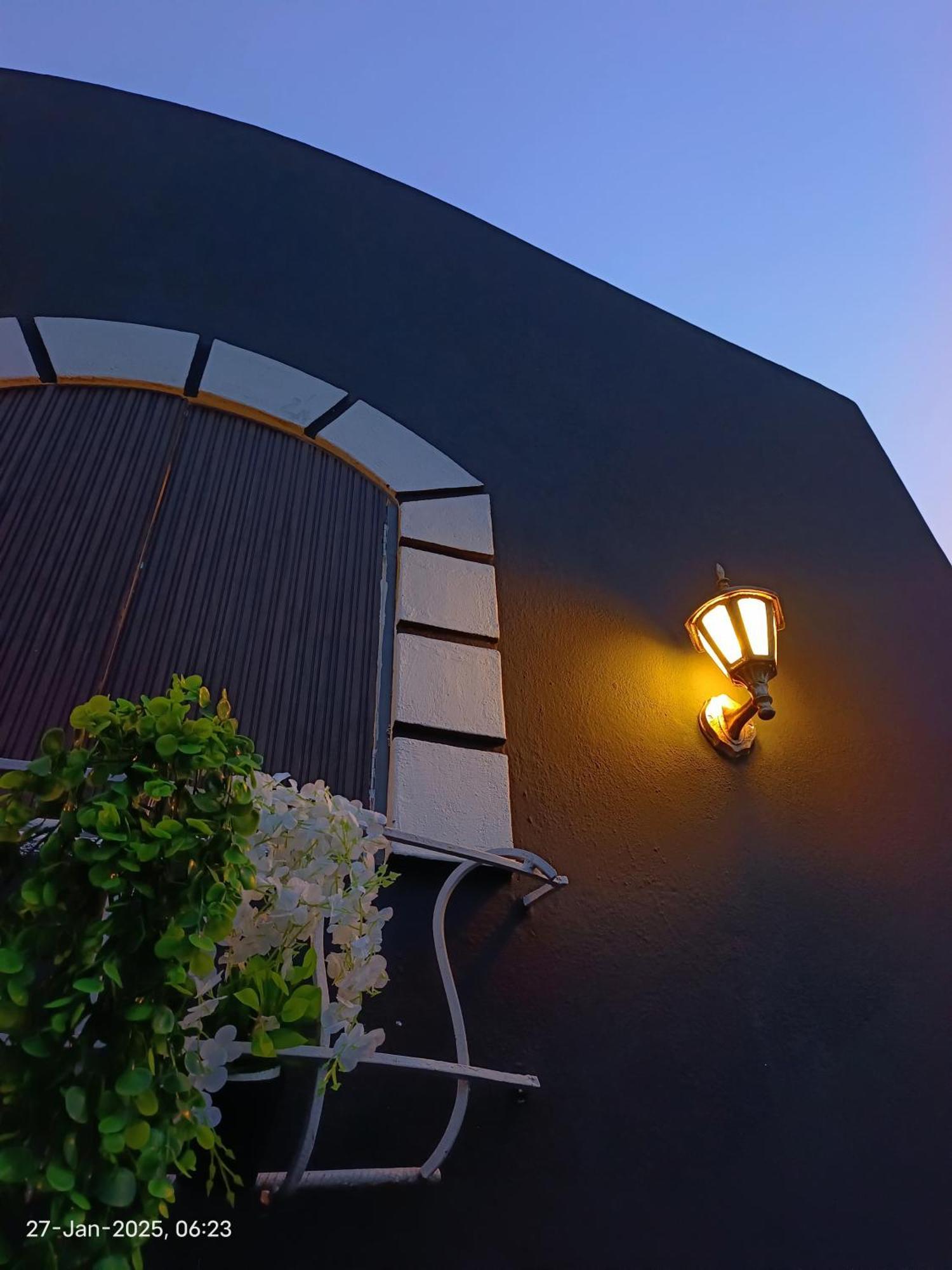 Caveman Guest House Пондичерри Экстерьер фото